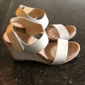 CL by Chinese Laundry Wedge, Size 7, Light Tan